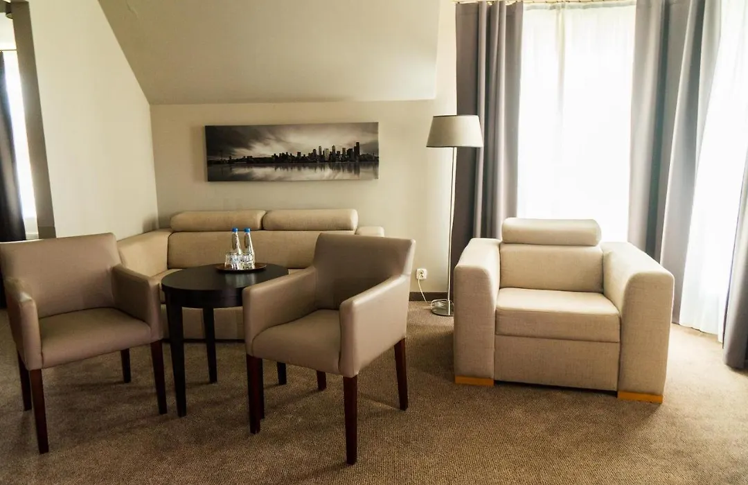 Comm Hotel Poznan Airport-1