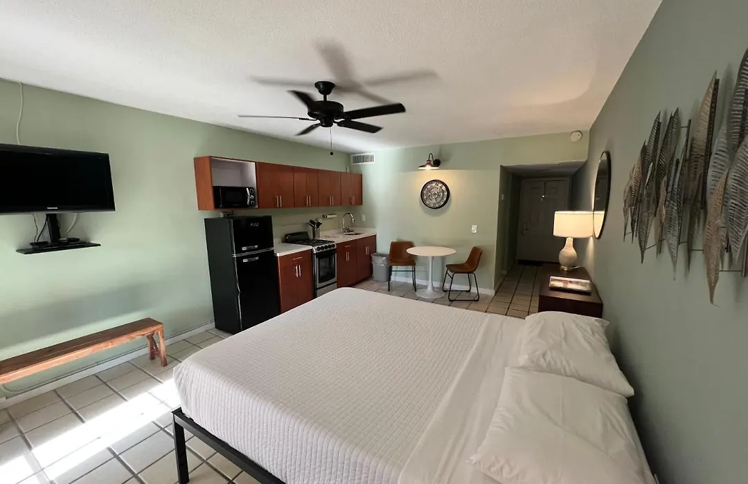 Breezy Palms Resort-1