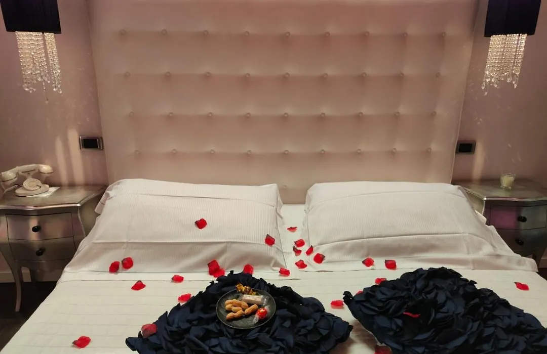 Hotel In - Lounge Room-1