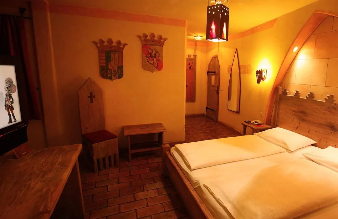 4-Sterne Burghotel Castillo Alcazar, Europa-Park Erlebnis-Resort-1
