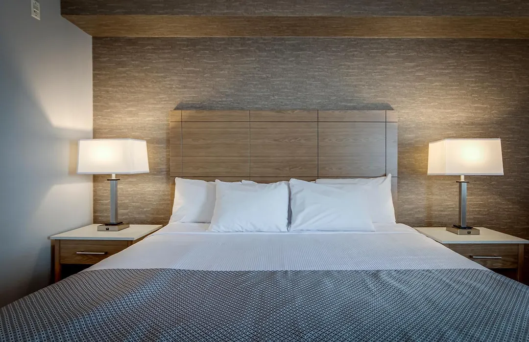 Monte Carlo Inn Vaughan Suites-1