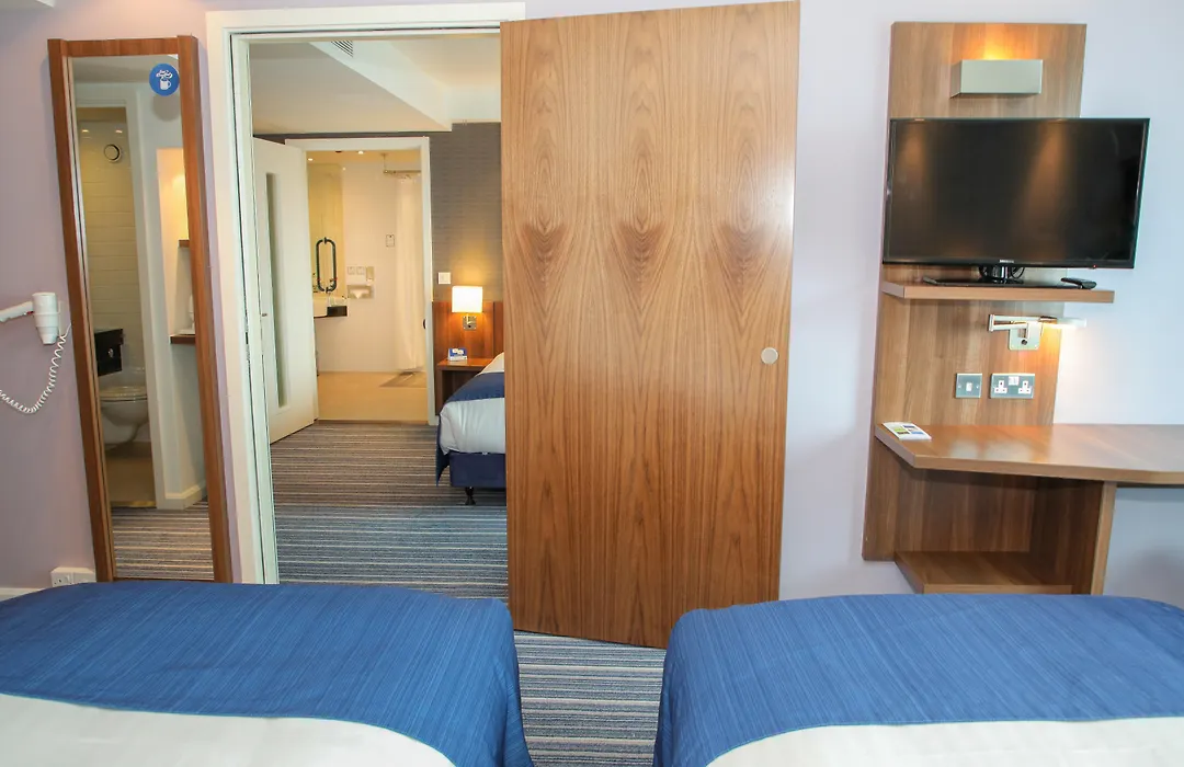 Holiday Inn Express London Heathrow T5 By Ihg-1