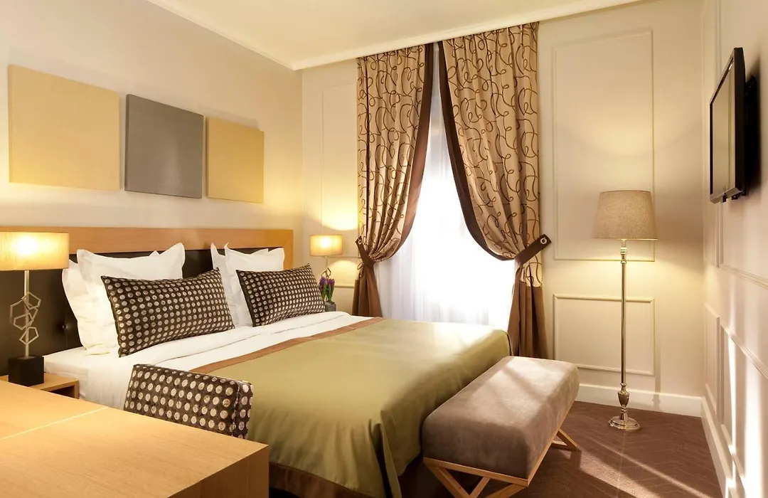 Hôtel Galileo Champs Elysées-1