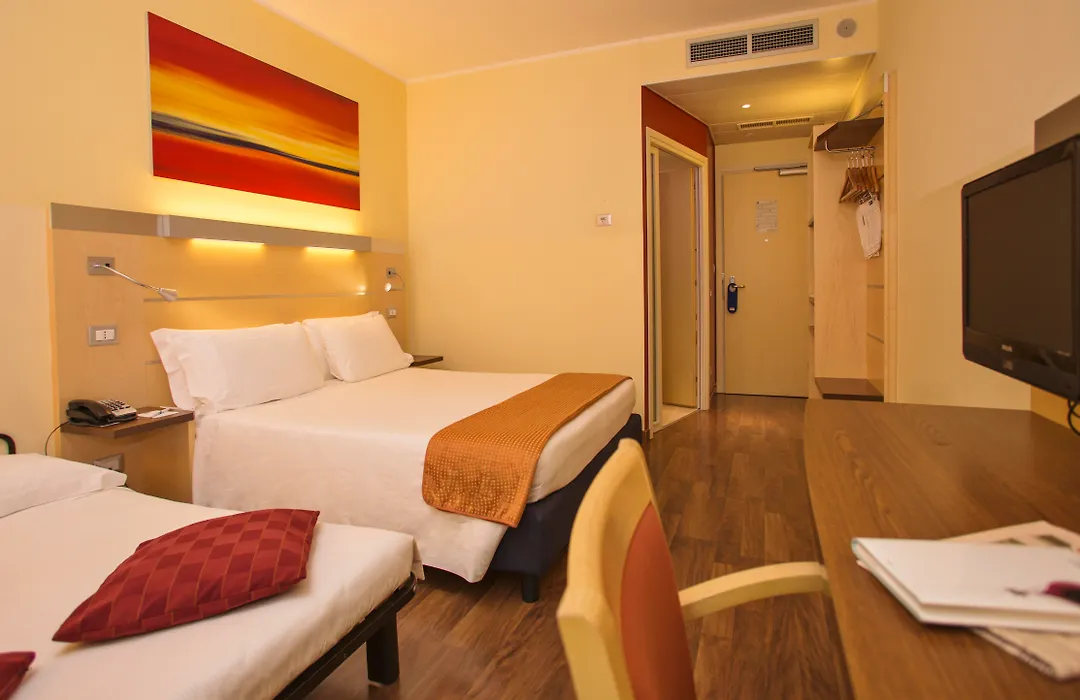 Holiday Inn Express Milan-Malpensa Airport By Ihg-1