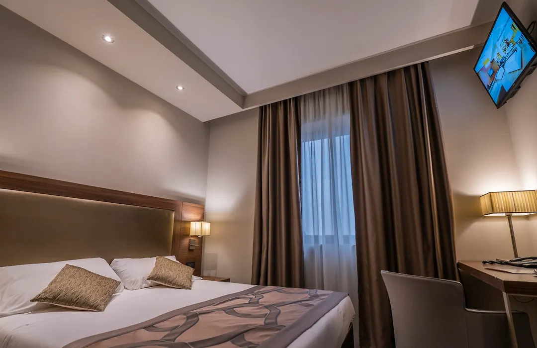 Smart Hotel Holiday-1