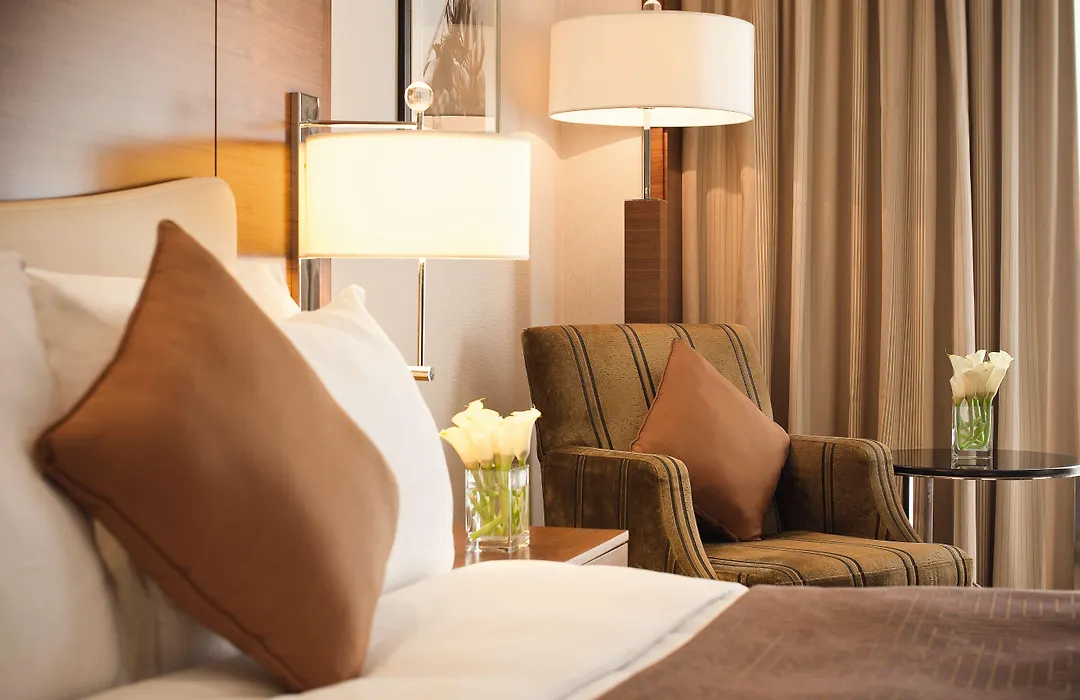 Mövenpick Hotel&Apartments Bur Dubai-1