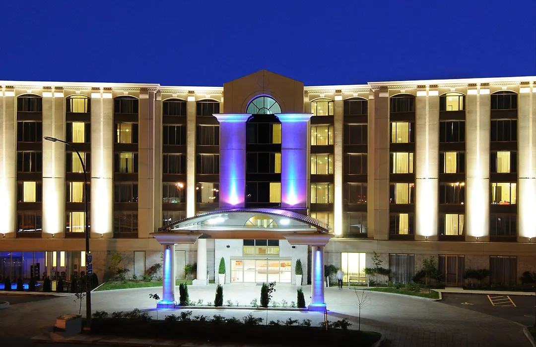 Holiday Inn & Suites Montreal Airport By Ihg-1