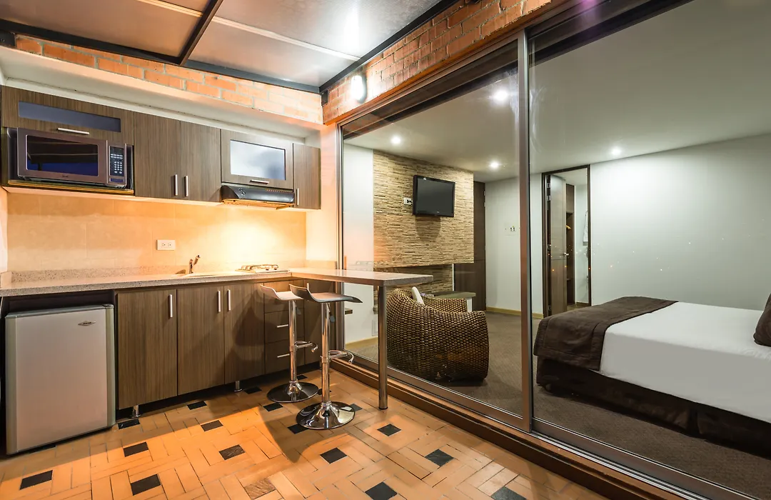 Hotel Regency Suites La Feria-1