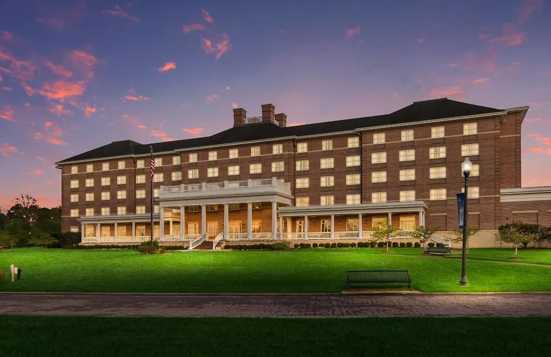Hilton Garden Inn Suffolk Riverfront-1