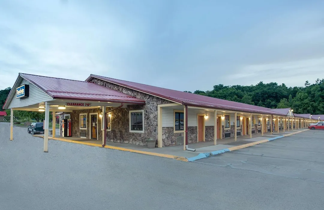 Travelodge By Wyndham Parkersburg-1
