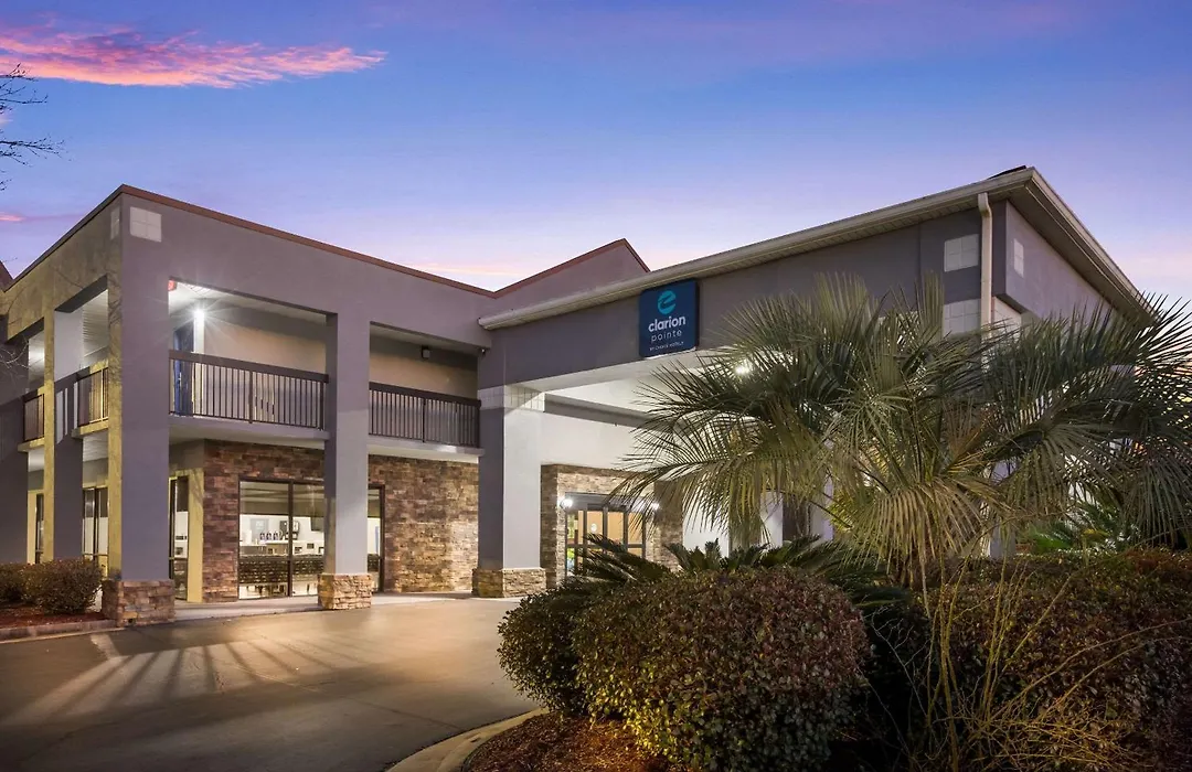 Clarion Pointe Forsyth I-75-1