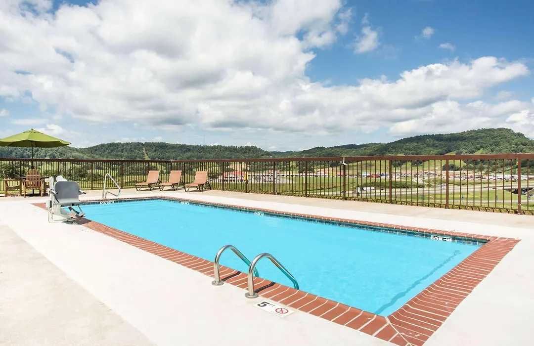 Days Inn & Suites By Wyndham Sutton Flatwoods-1