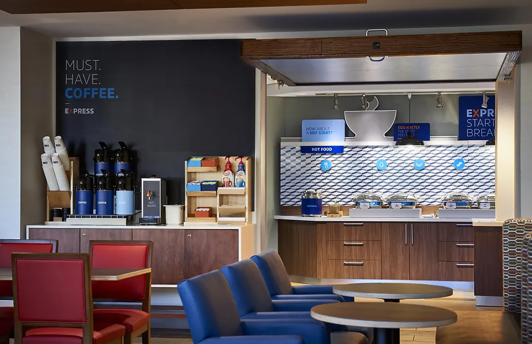 Holiday Inn Express Winnipeg Airport - Polo Park By Ihg-1