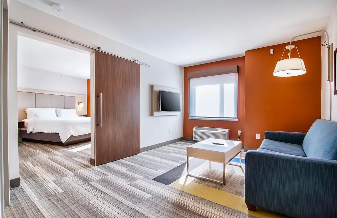 Holiday Inn Express & Suites Langley By Ihg-1