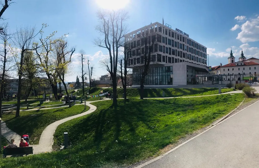 Hotel Kras-1