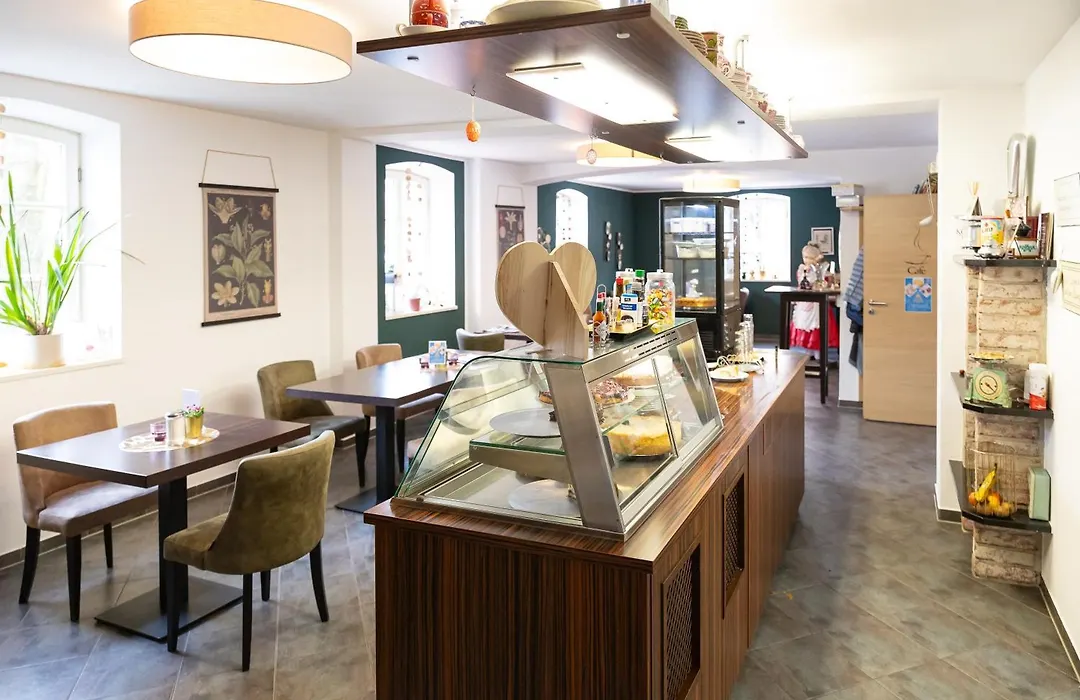 Hotel DAH-Inn-1