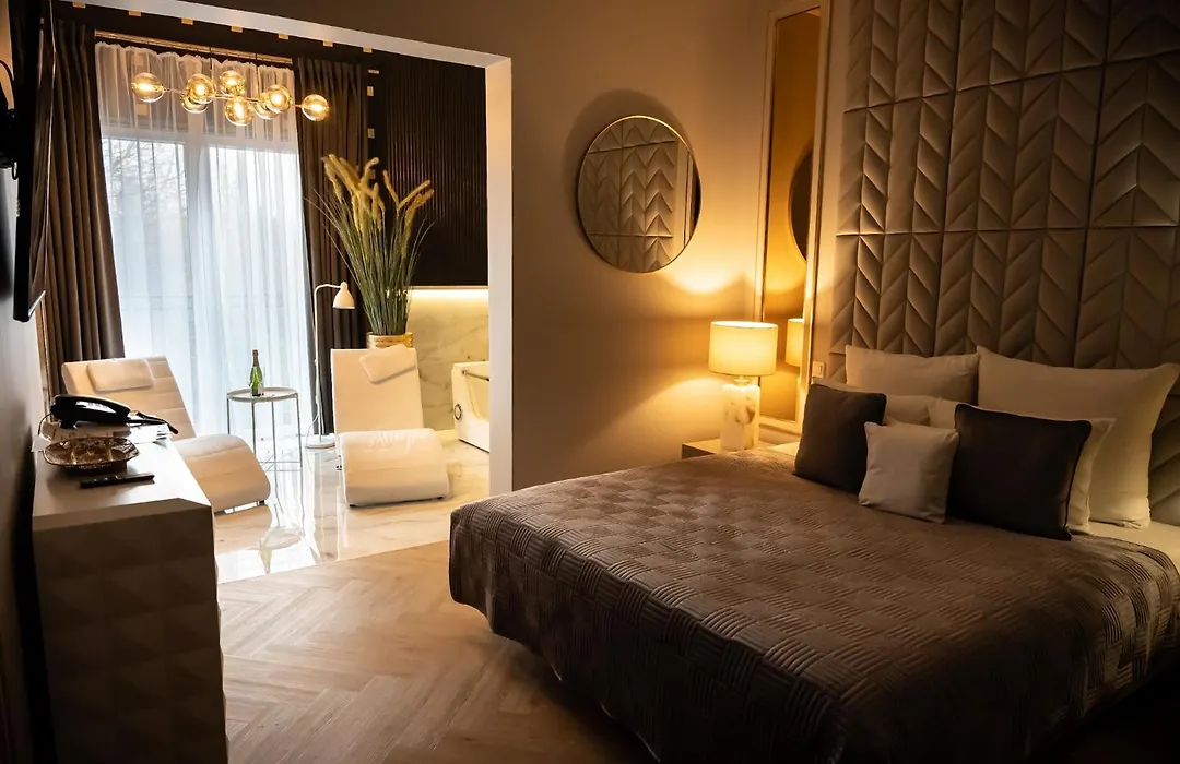 Hotel Luxor-1