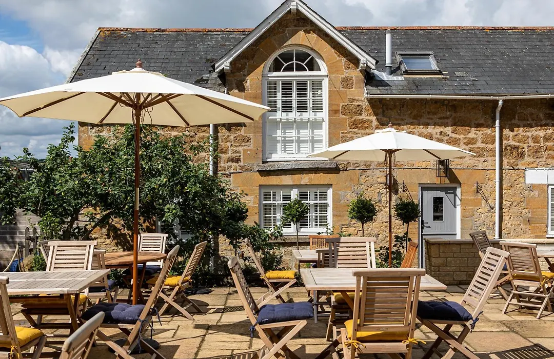 The Queens Arms-1