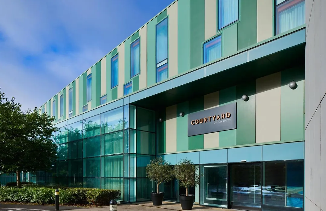 Courtyard By Marriott London Gatwick Airport-1