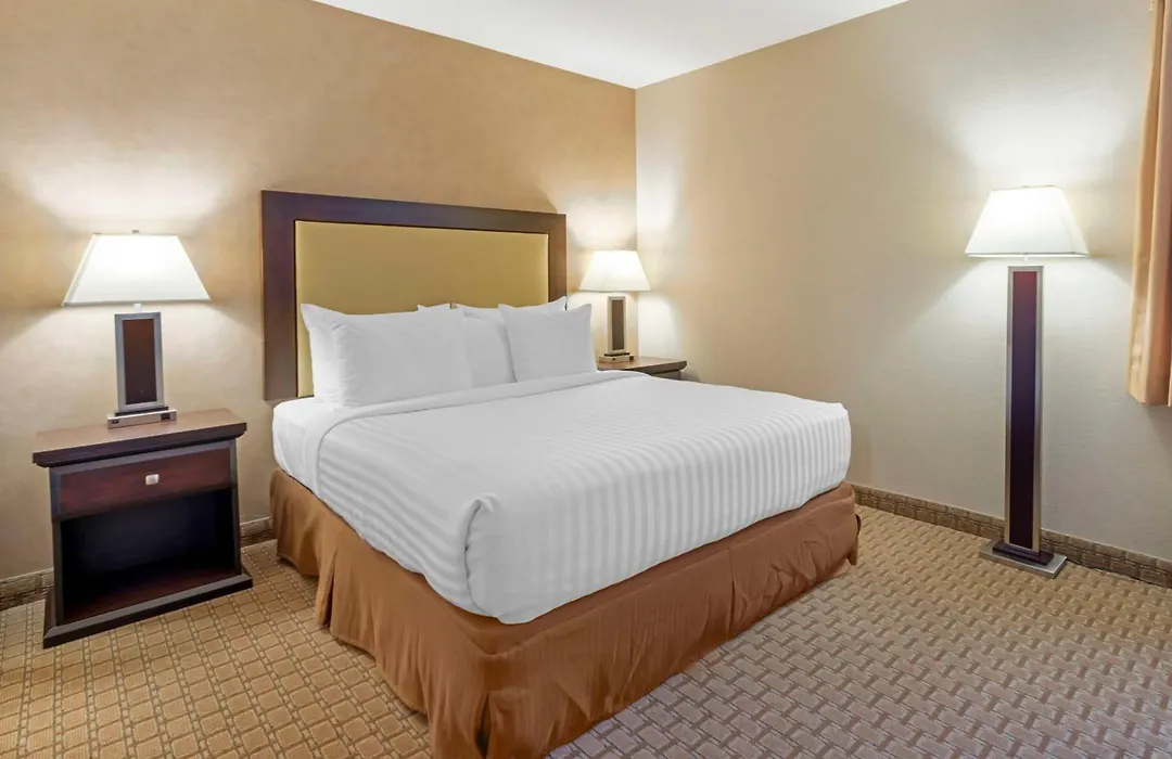 Best Western Plus Emerald Isle Hotel-1