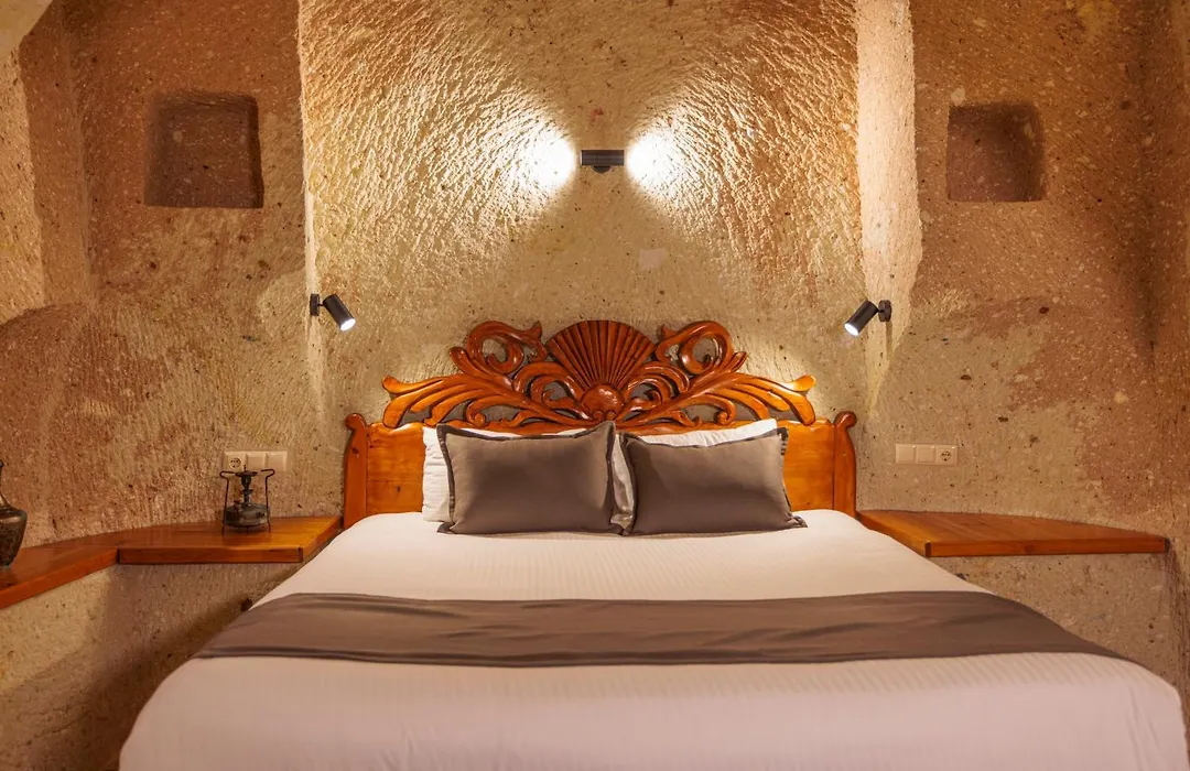 Canyon Cave Hotel-1