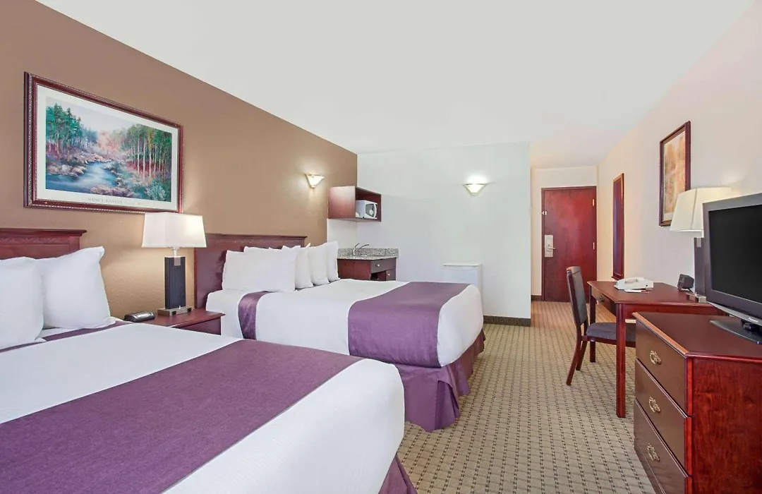 Ramada By Wyndham Red Deer Hotel & Suites-1