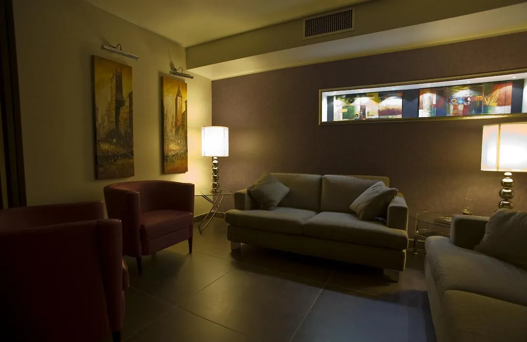Comfort Hotel Fiumicino Airport-1