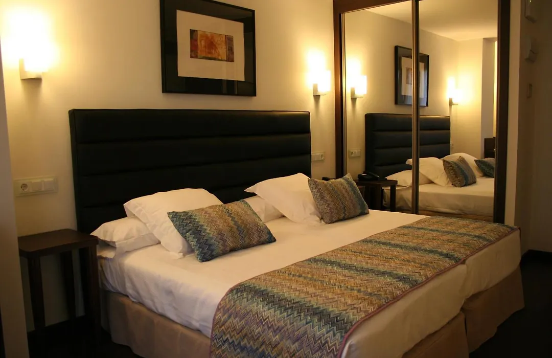 Hotel Villa Rosario II, Edificio Moderno-1