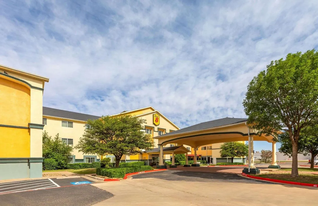 Super 8 By Wyndham Lubbock West-1