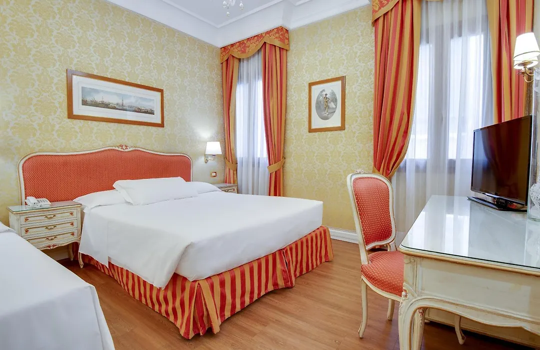 Hotel Antiche Figure-1