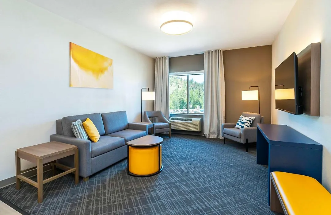 Comfort Suites Kelowna-1