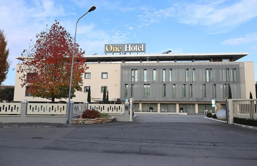 One Hotel&Restaurant-1