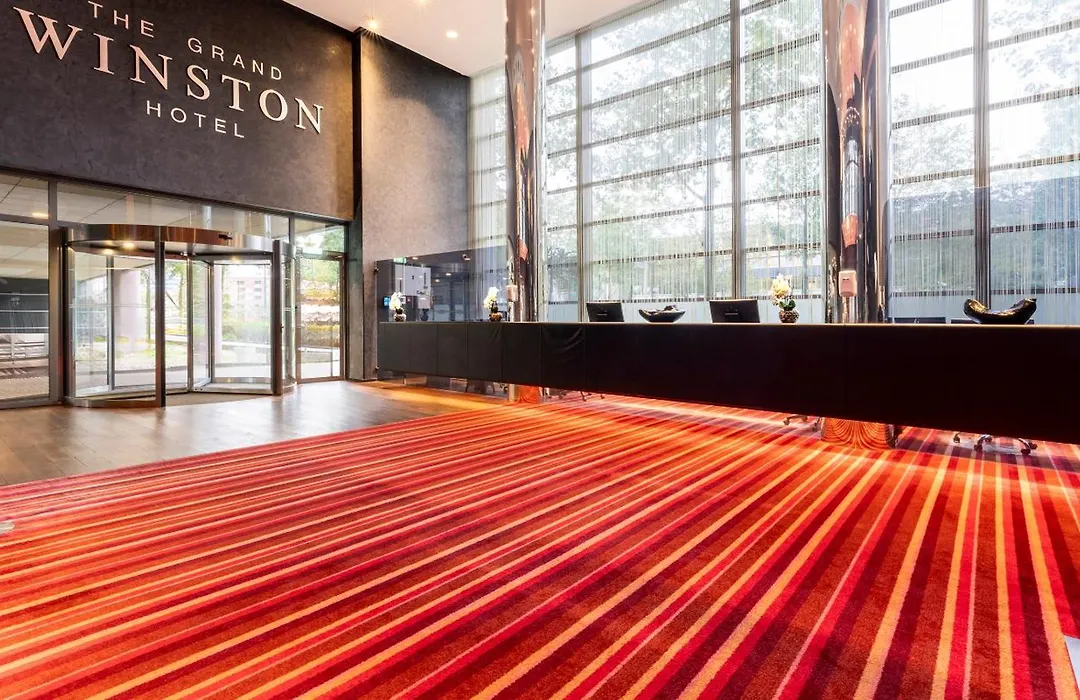 Plaza Premium Grand Winston-1