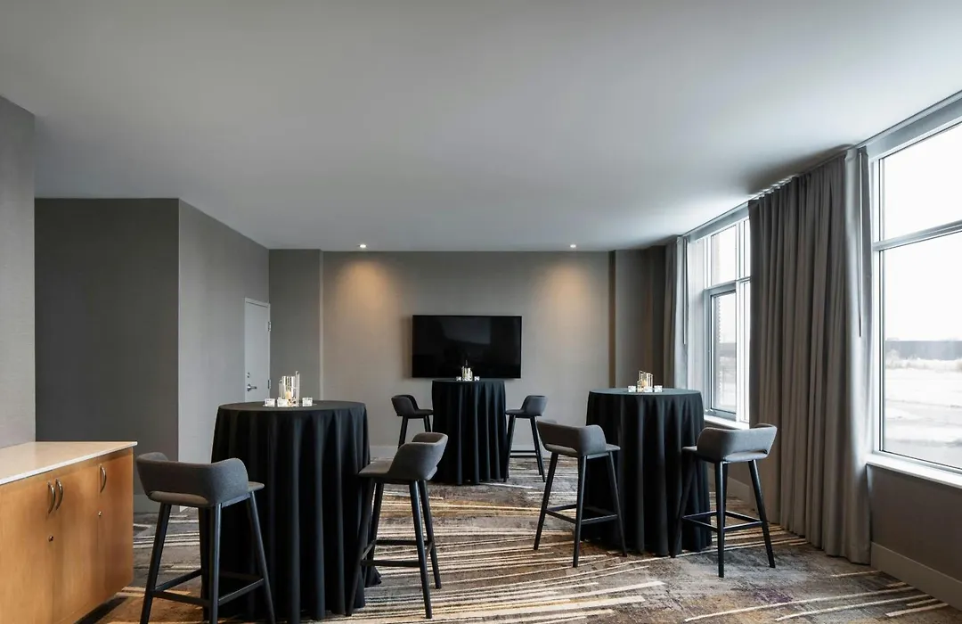 Courtyard By Marriott Montreal Airport-1