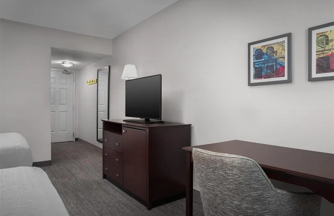 Hampton Inn & Suites Omaha-Downtown-1