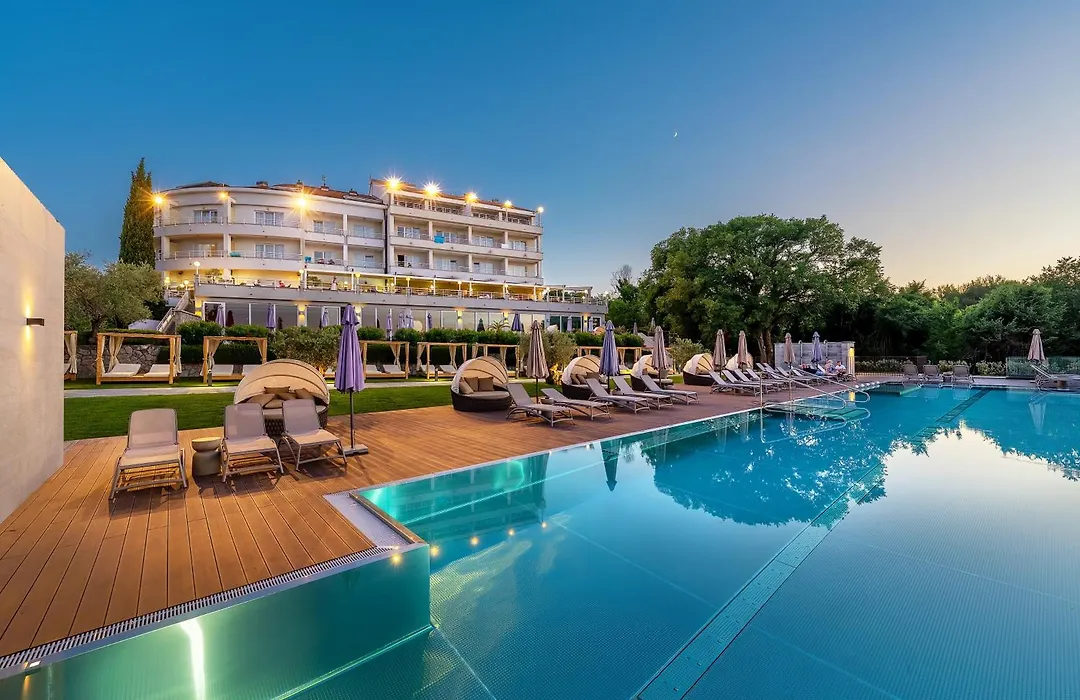 Spa&Wellness Hotel Pinia-1