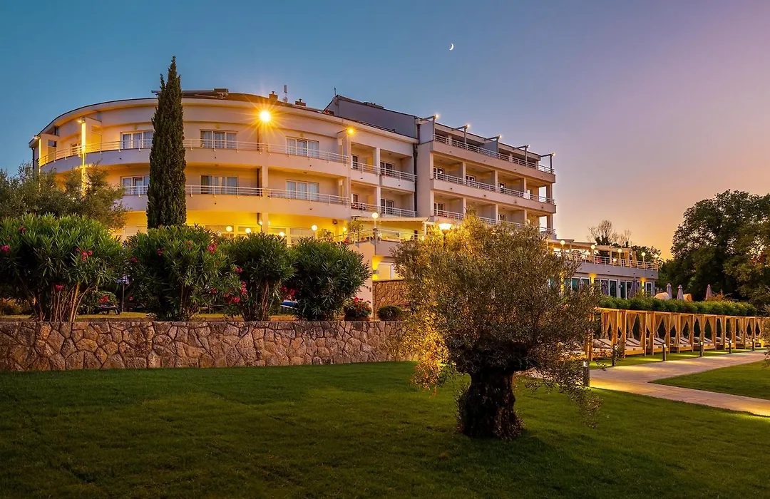 Spa & Wellness Hotel Pinia-1