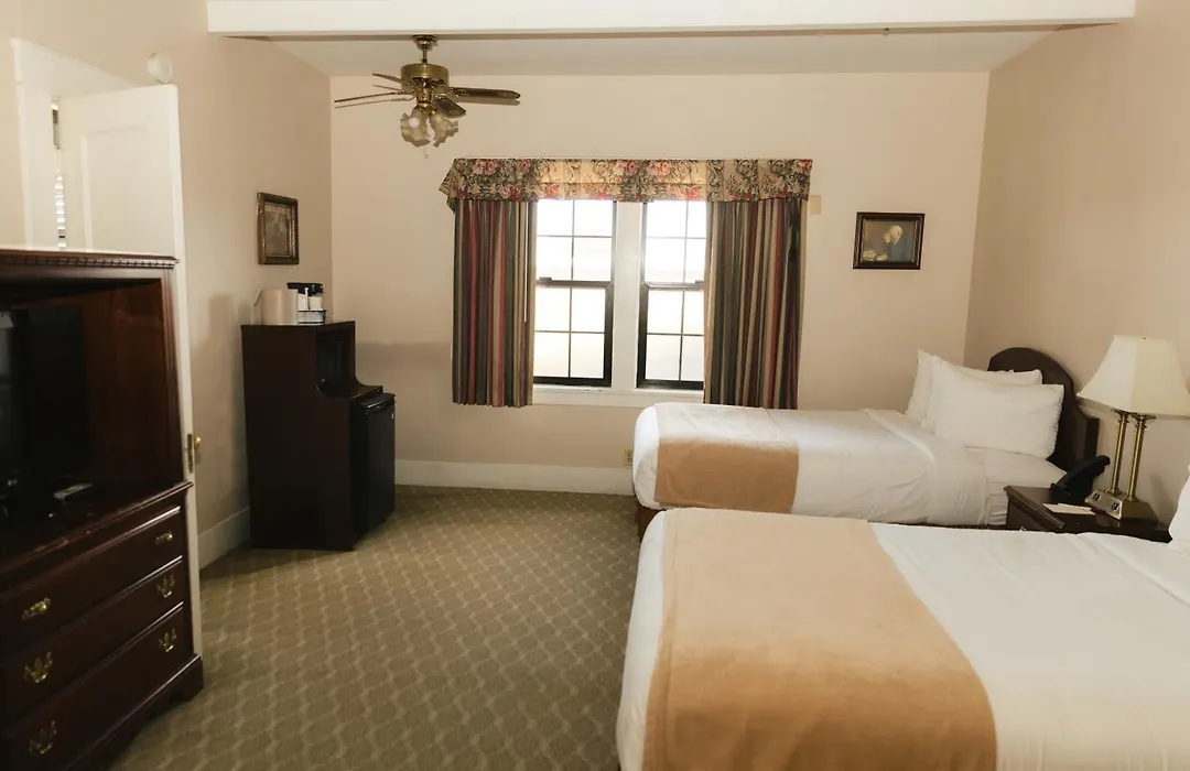 Historic Santa Maria Inn-1