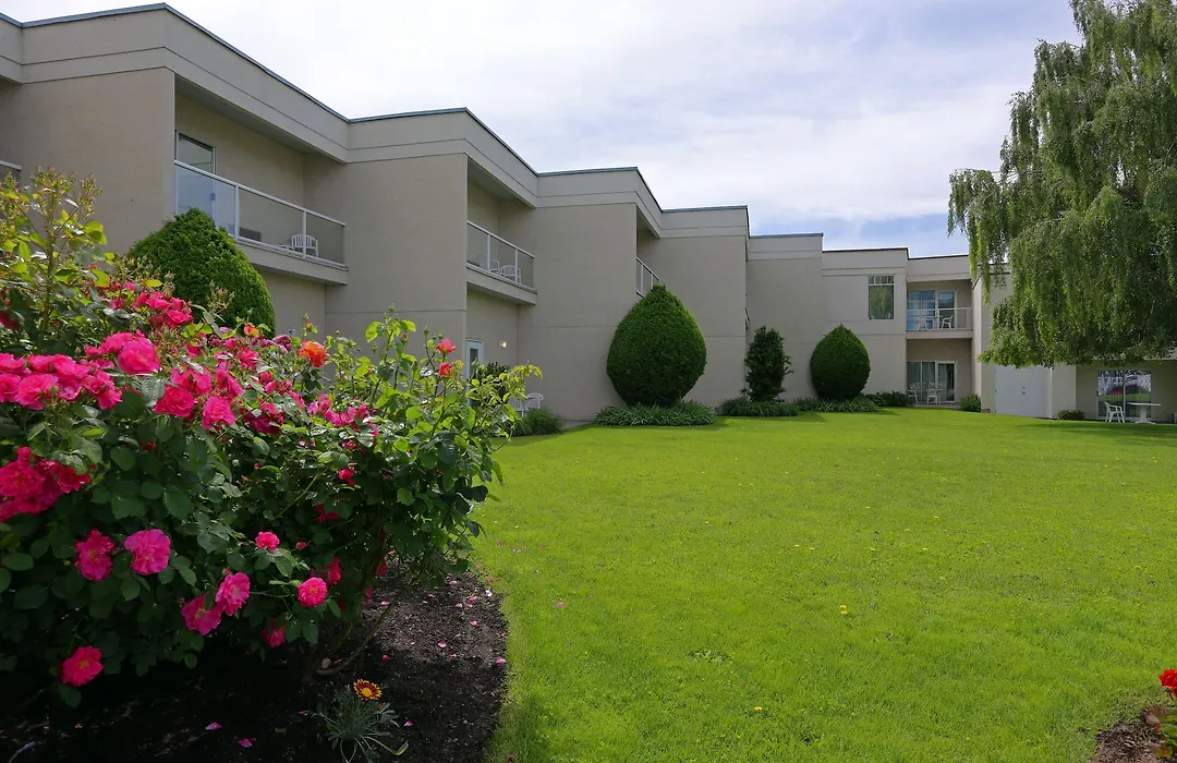 Best Western Plus Kelowna Hotel & Suites-1