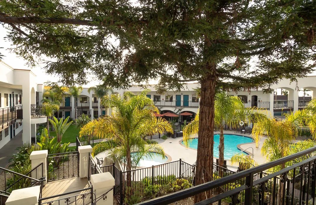 Oxford Suites Pismo Beach-1