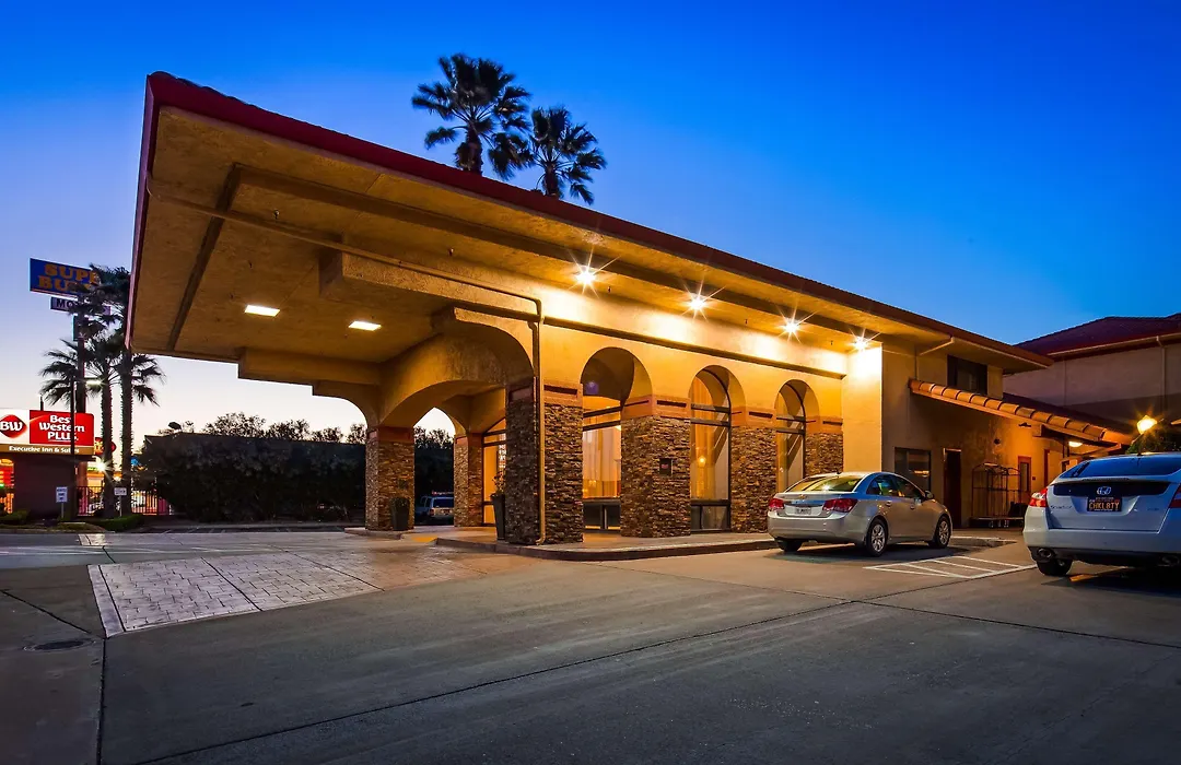 Best Western Plus Executive Inn & Suites-1