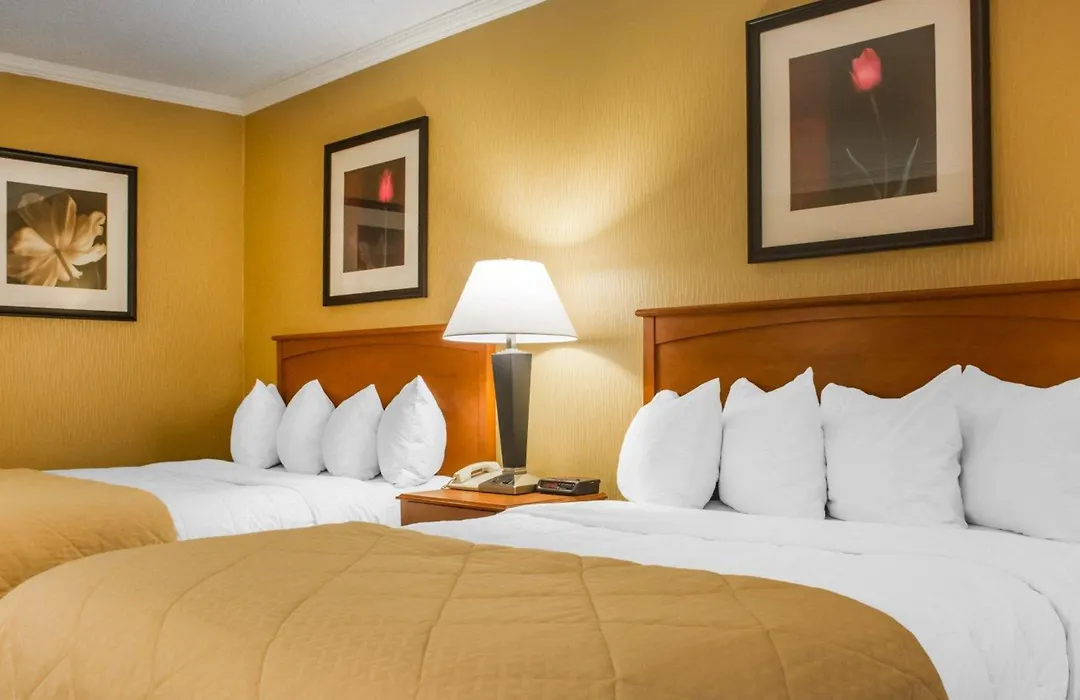 Clarion Hotel & Suites Riverfront-1