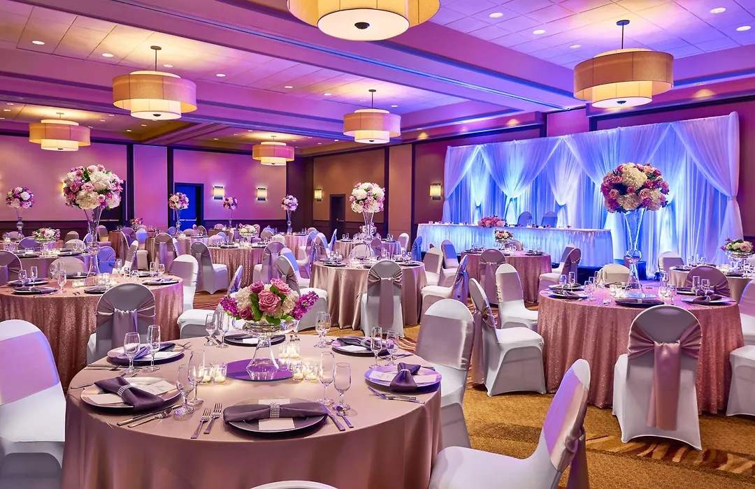 Four Points By Sheraton Milwaukee North Shore-1