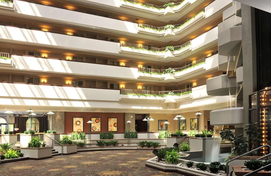 Embassy Suites Des Moines Downtown-1