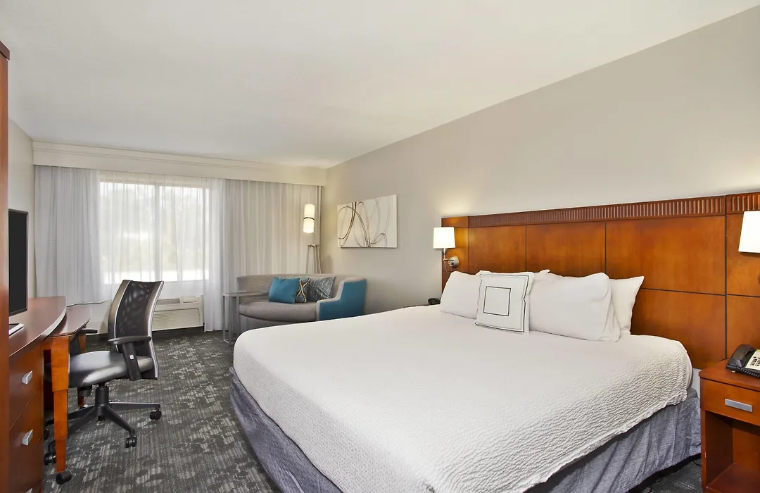Courtyard By Marriott Gulfport Beachfront-1
