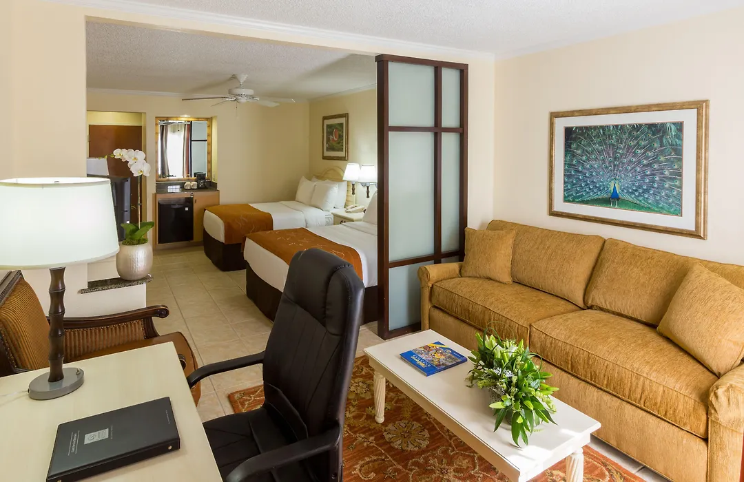 Comfort Suites Paradise Island-1