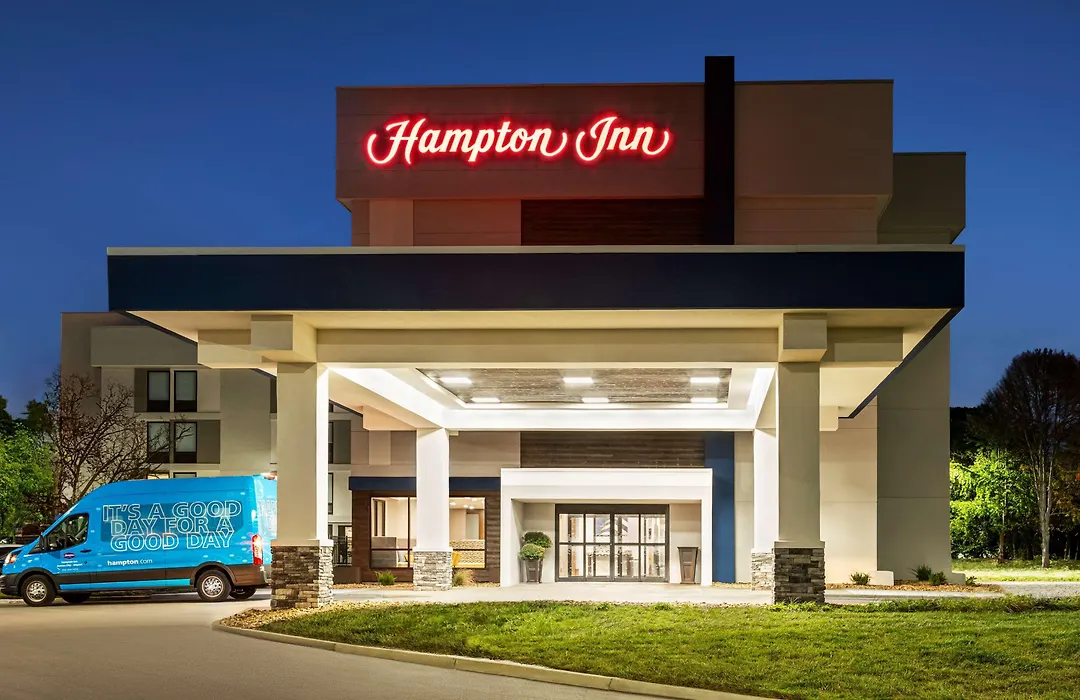 Hampton Inn Kansas City - Airport-1