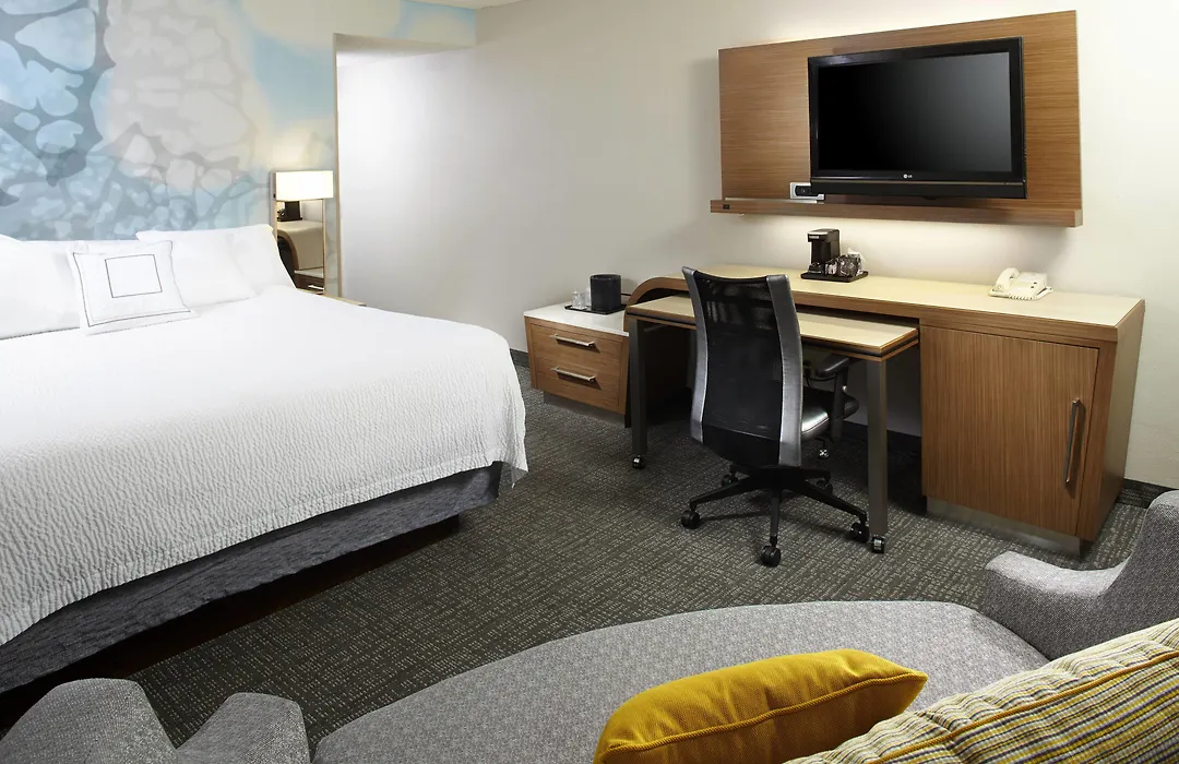 Courtyard By Marriott Lansing-1