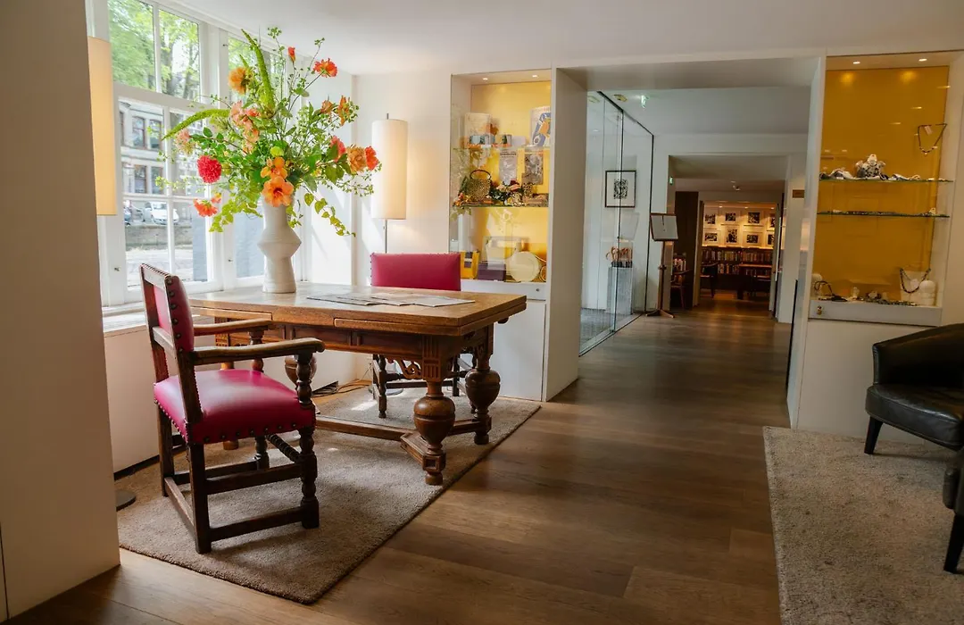 Ambassade Hotel-1