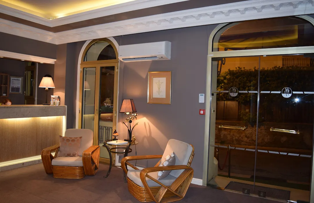 Hotel Petit Palais-1